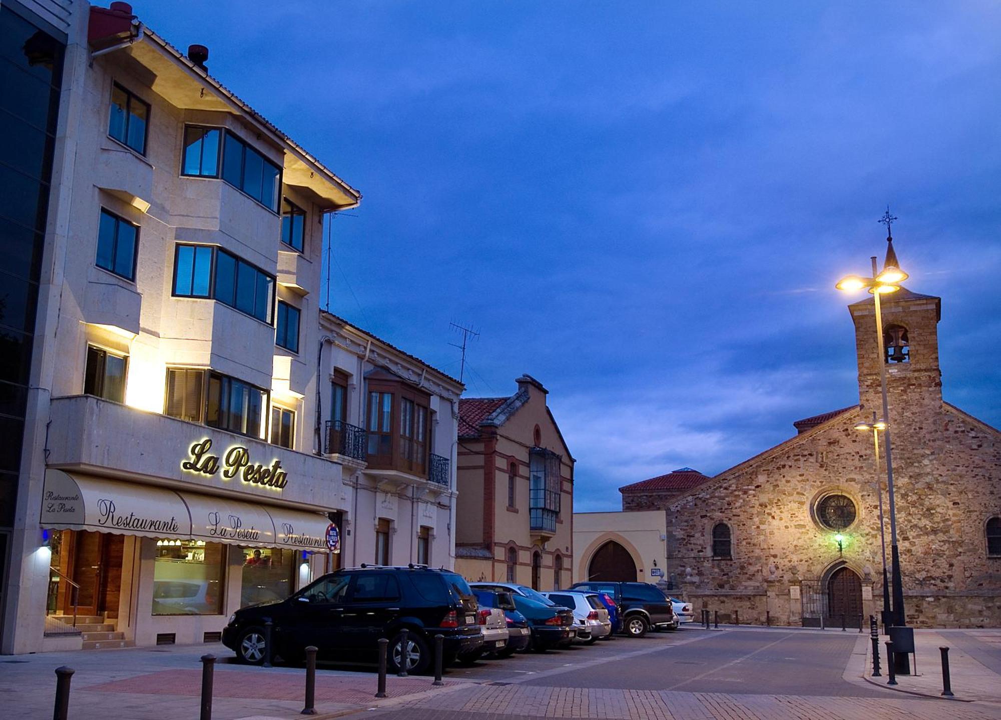 Hotel Restaurante La Peseta Astorga Exterior foto
